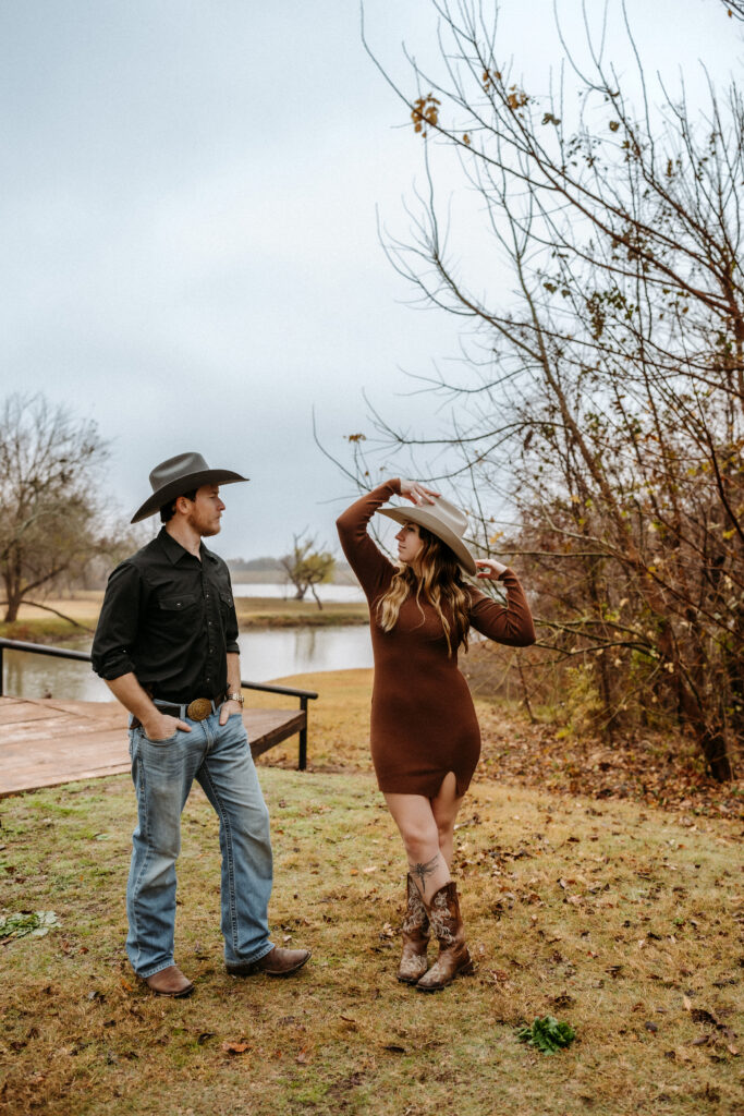 couple dances while Shelly Voss photography captures the moment